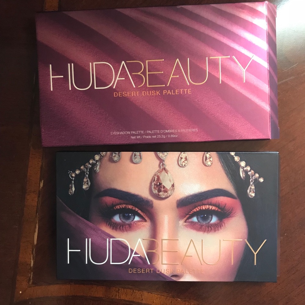 Huda Beauty Desert Dust Eyesadow Palette